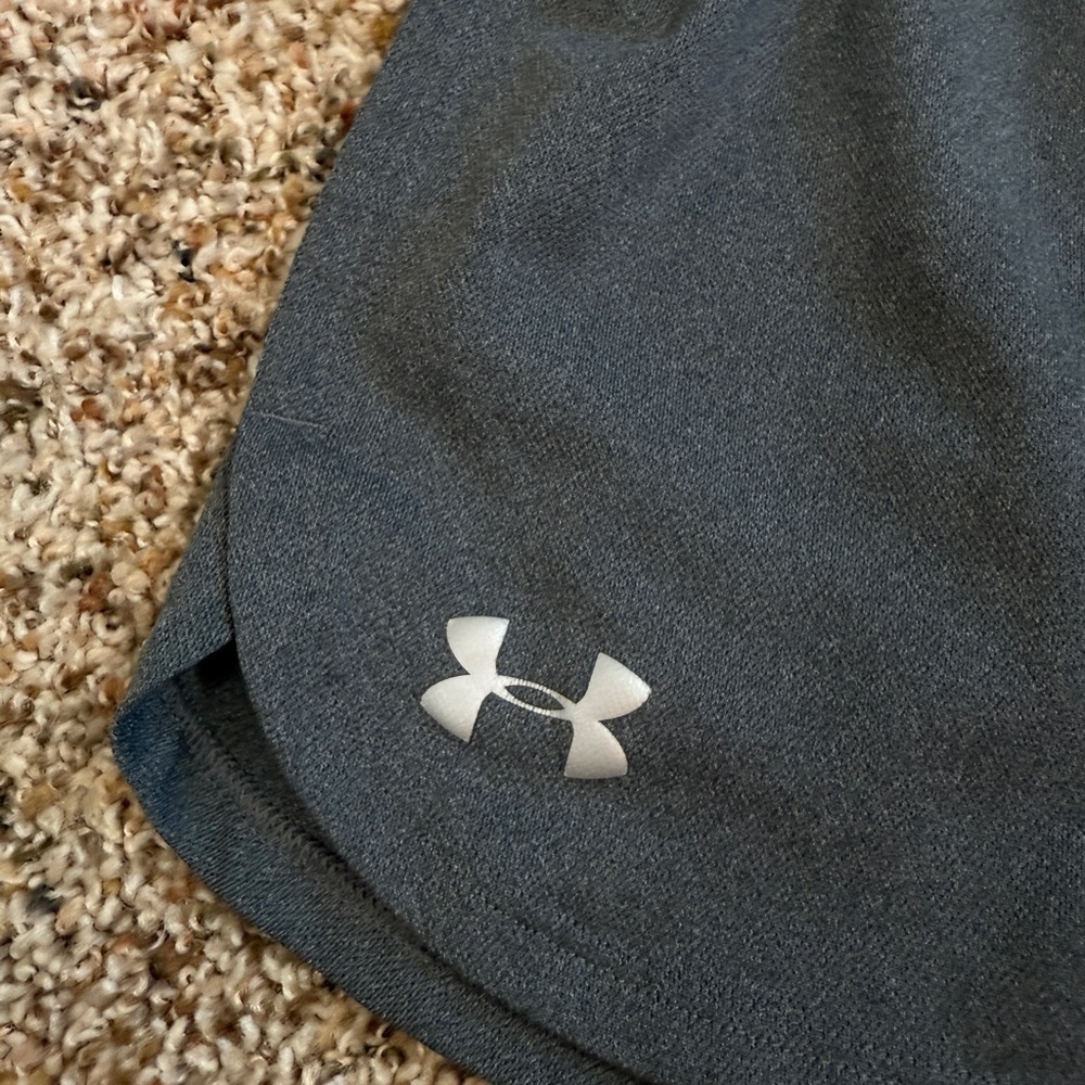 Under Armour Gray Gym Shorts Youth Large - Picture 2 of 11